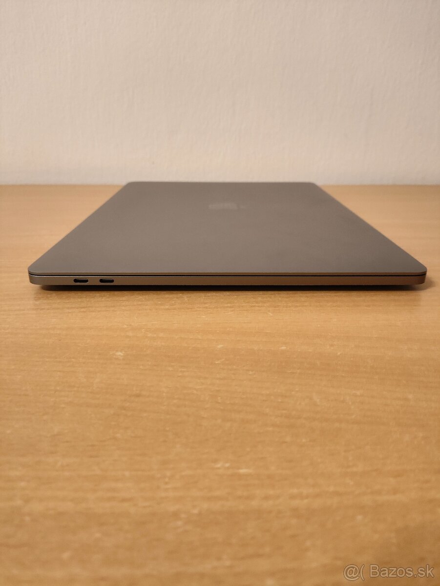 MacBook Pro 15 2019 | i7 • 16GB • 256GB SSD - 7