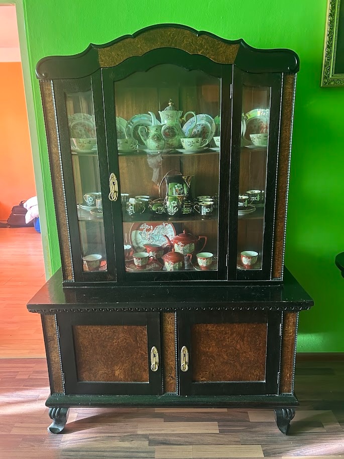 100-rocny nábytok do jedalne - 7