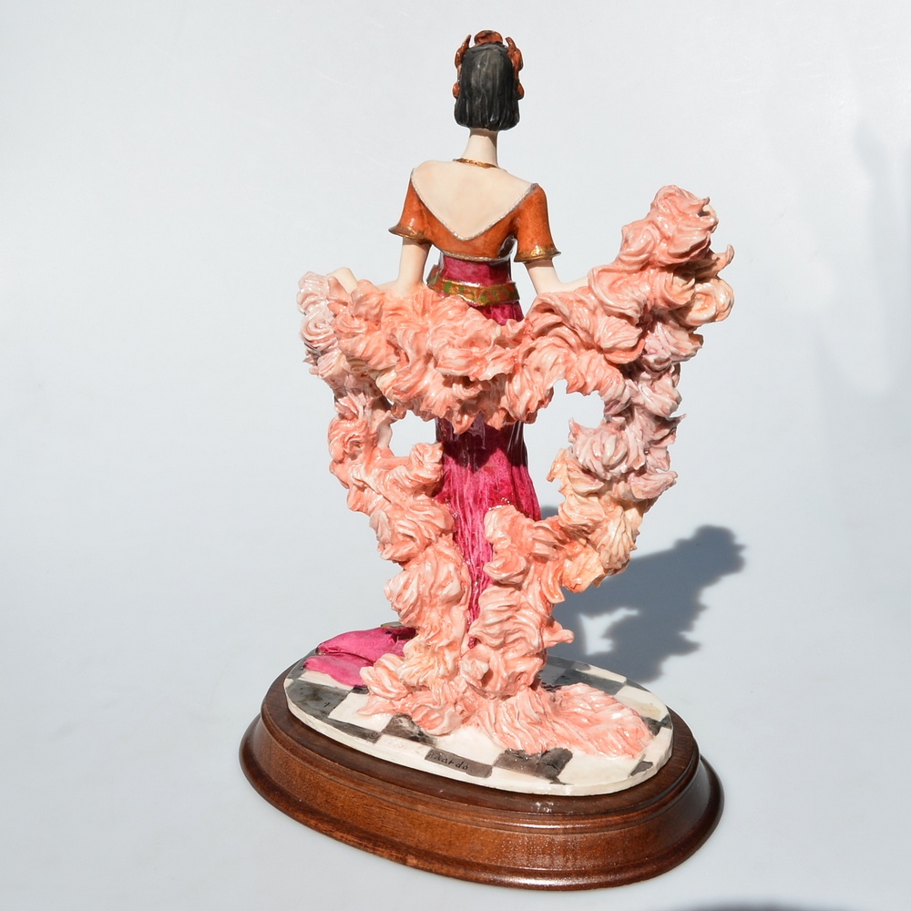 2 zberateľské sošky na drevenom podstavci - Tanečnice - 7