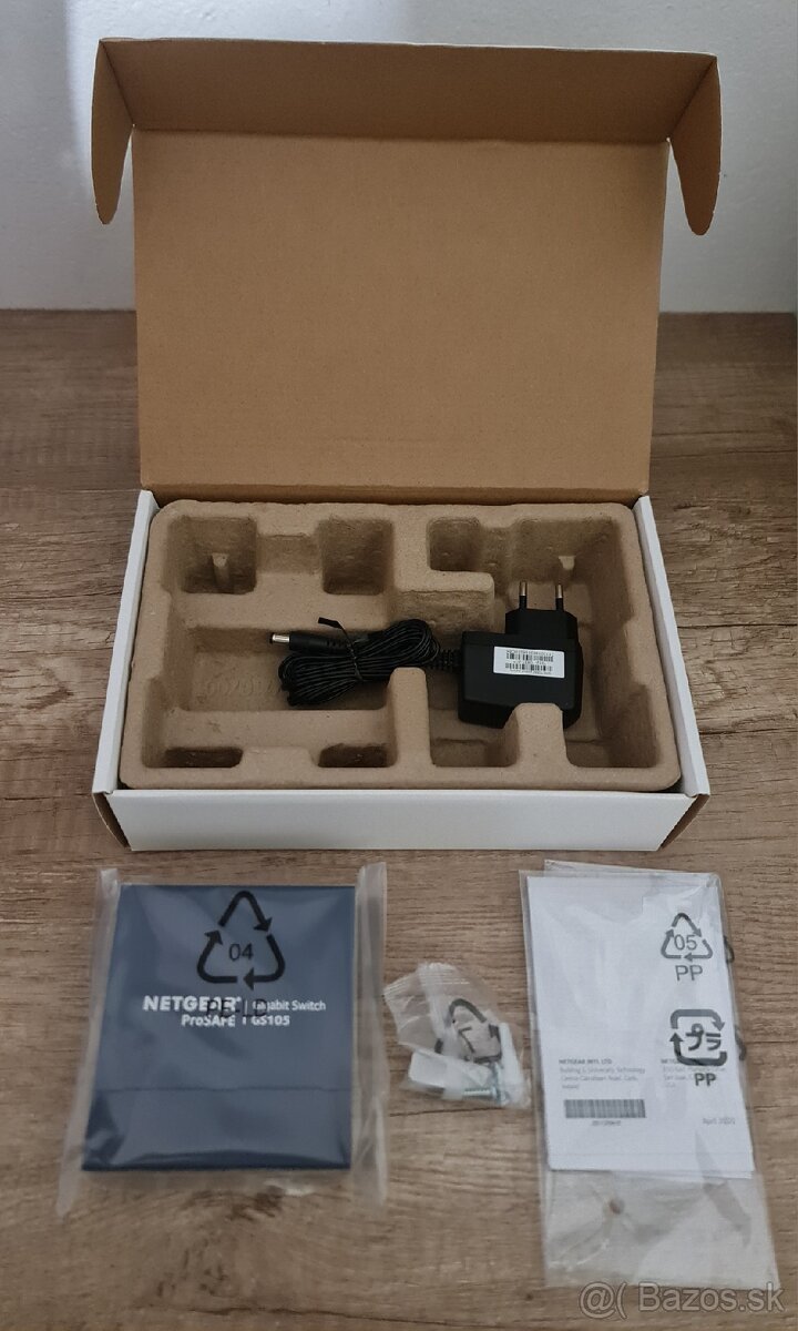 Netgear ProSAFE GS105 GbE switch - 7