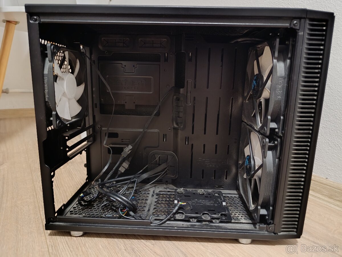 Predam skrinku Fractal Design Define Nano S - Window - 7