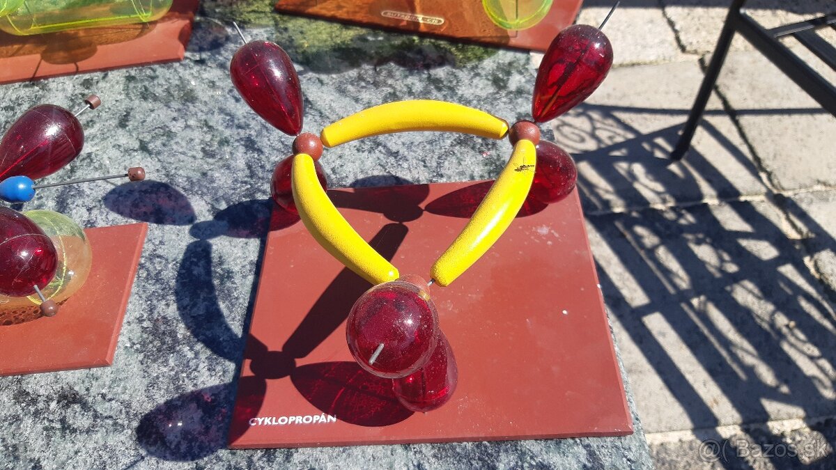 Učebná školsá pomôcka chémia - 7