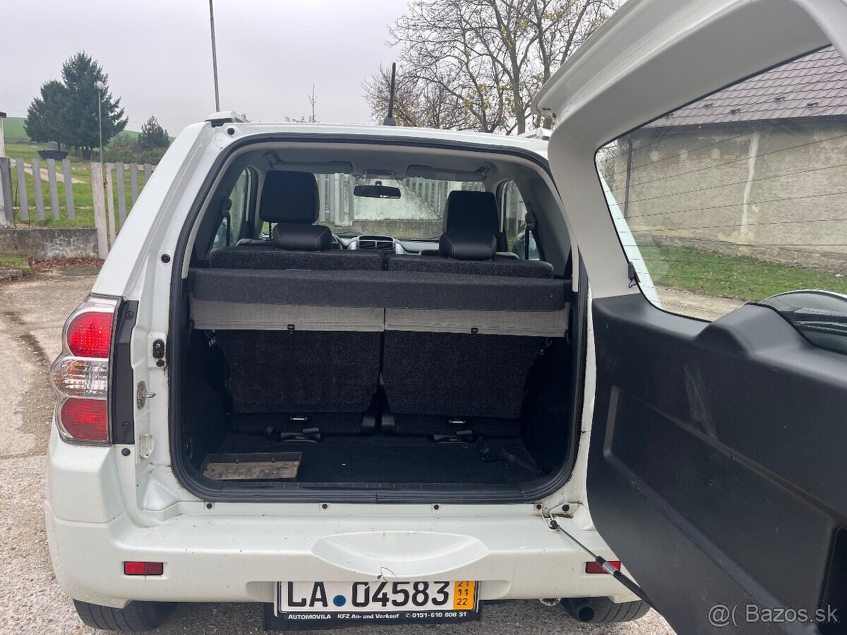 Suzuki Grand Vitara 1.6 benzin 4x4 black and white - 7