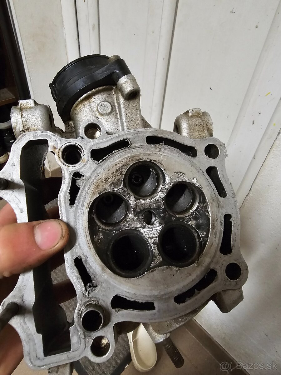 Predám hlavu aj valec na yamaha yzf 250 (poškodené) - 7