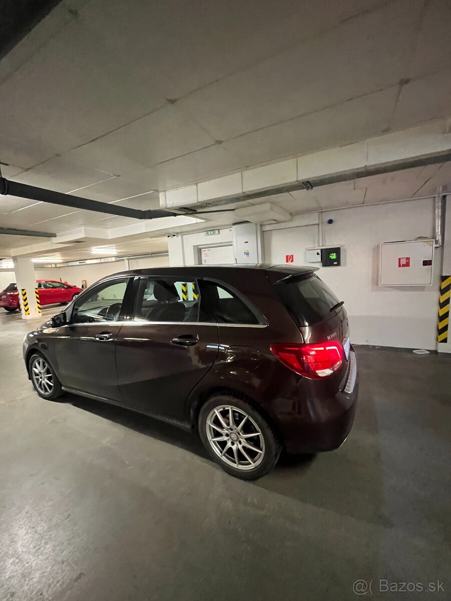 Mercedes-Benz B180 - 7