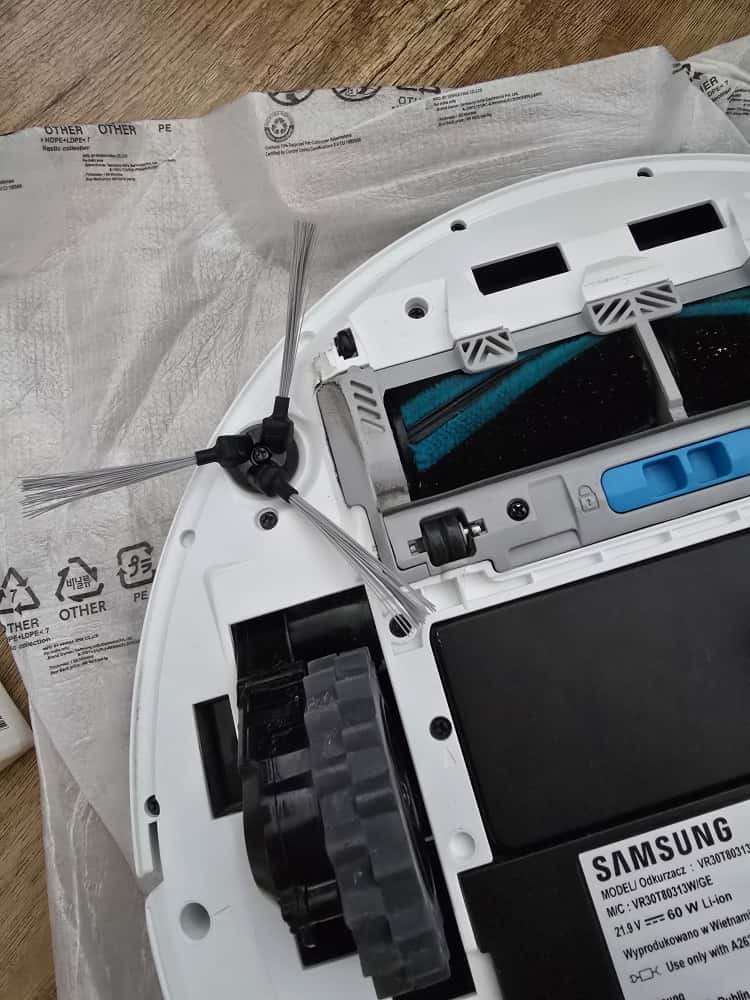 Predam roboticky vysavac Samsung Jet Bot VR30T80313W - 7