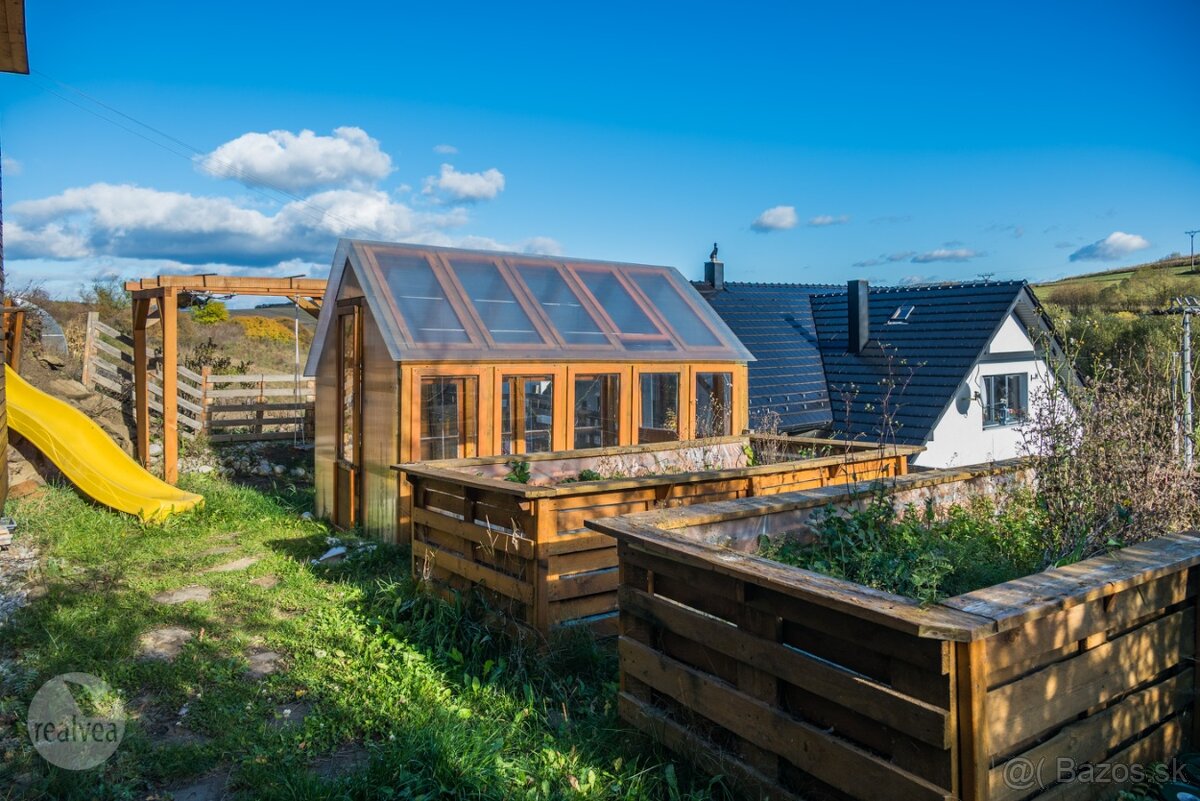 Stavebný pozemok so základovou doskou a moderným domčekom - 7