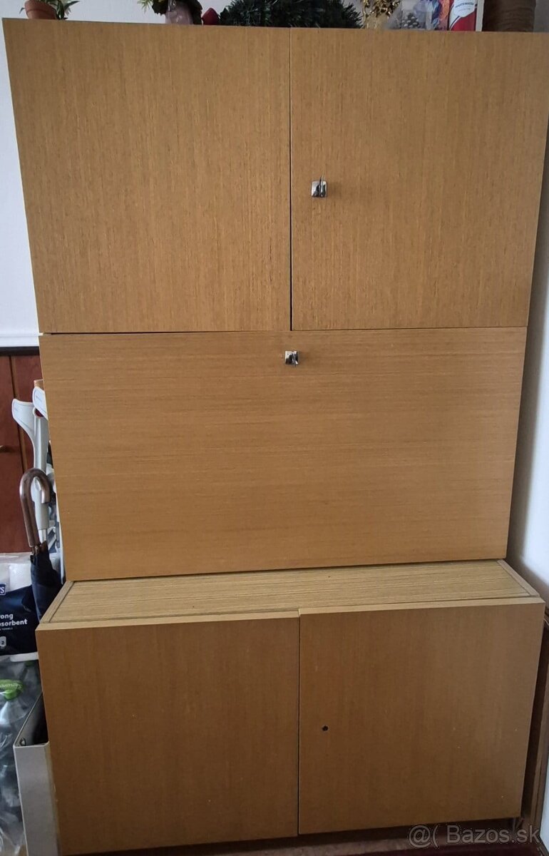 Skrinky, knižnica, posteľ - 7