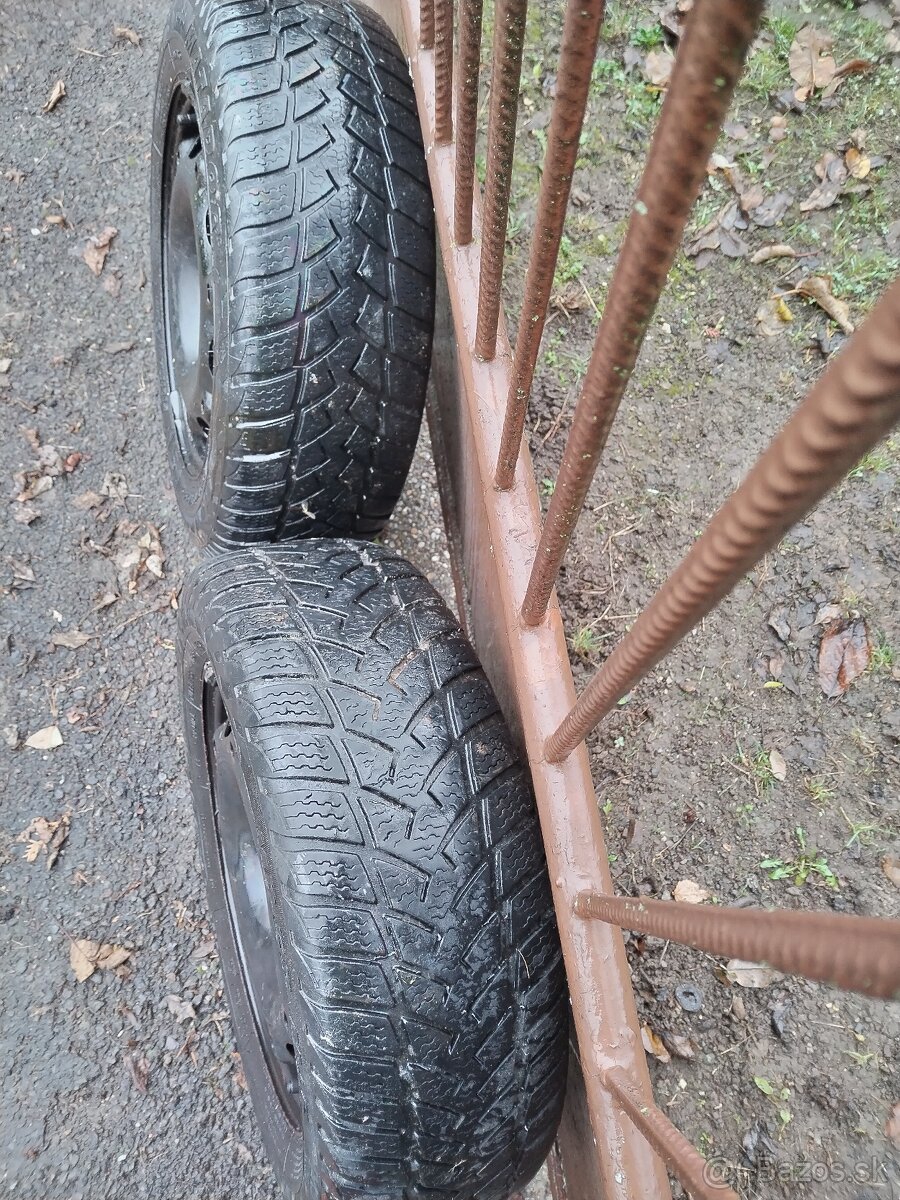 Predám zimné pneumatiky R14 gumy disky Peugeot - 7