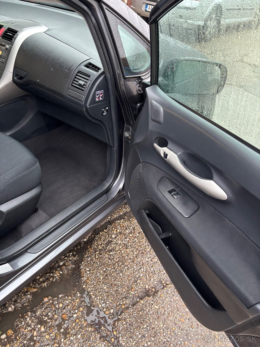 Toyota Auris 1.6 benzín 91kw - 7