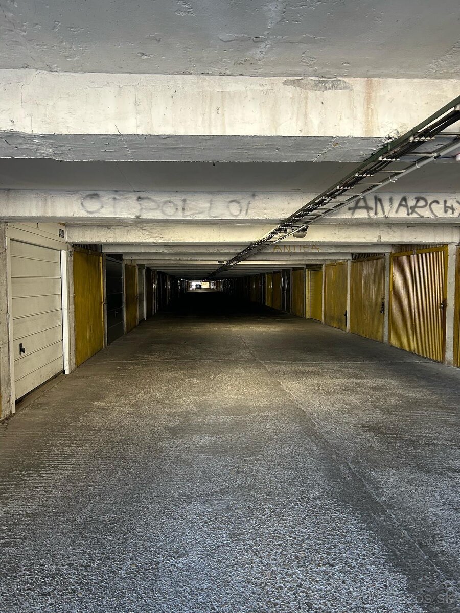 Garáž Pionierska - 7