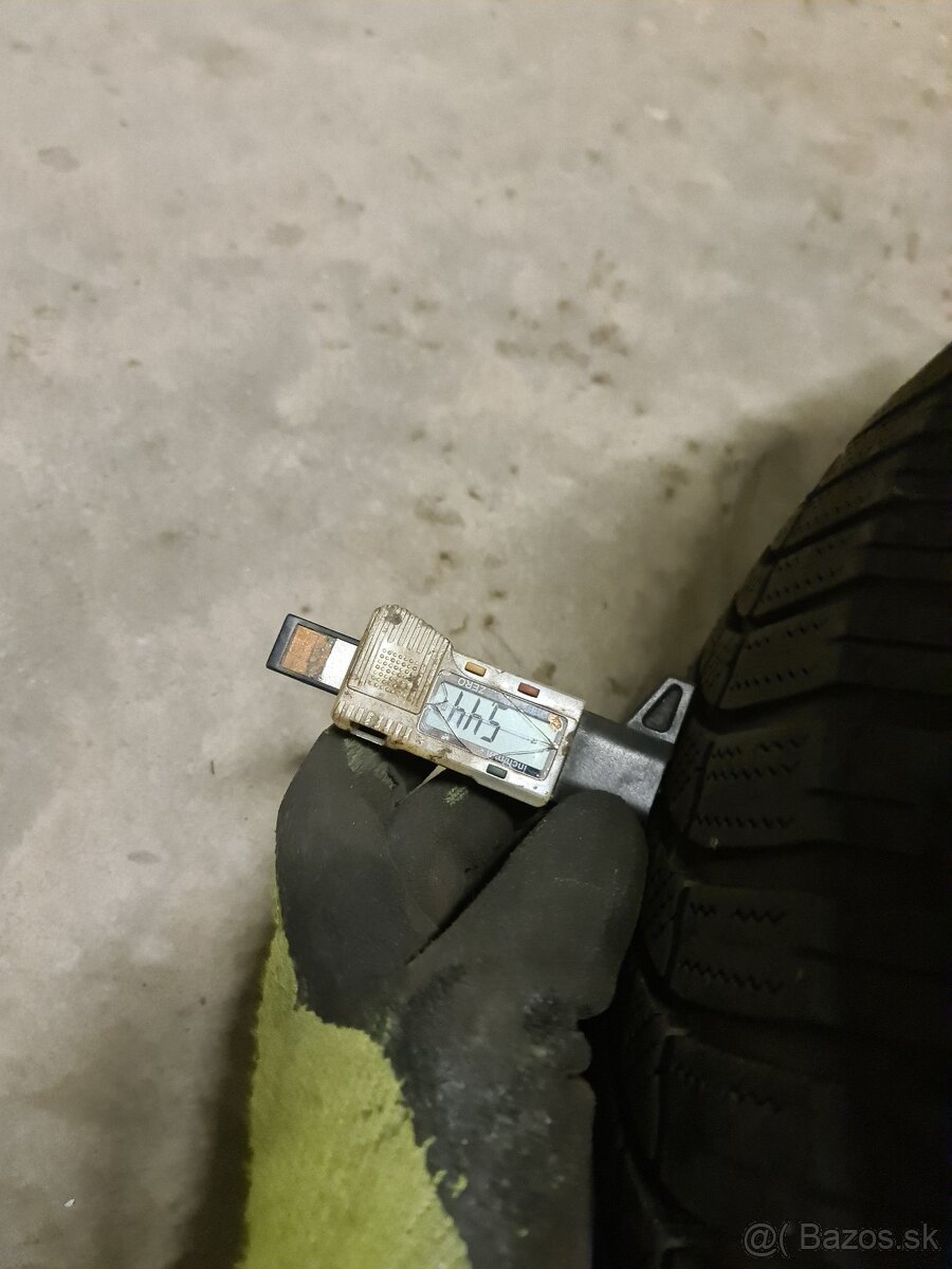 215/65 R17 ZIMNE PNEU BRIDGESTONE - 7