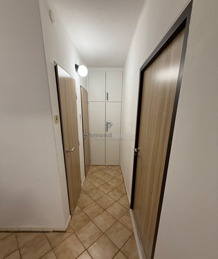 Na prenájom prerobený 3 izbový byt, balkón, Dusíka, Trnava. - 7