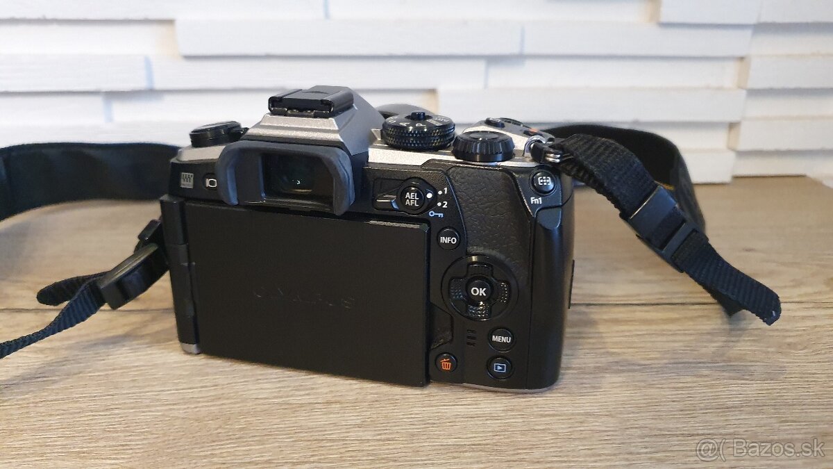 Predam Olympus OM-D E-M1 Mark ii a objektivy M.Zuiko - 7