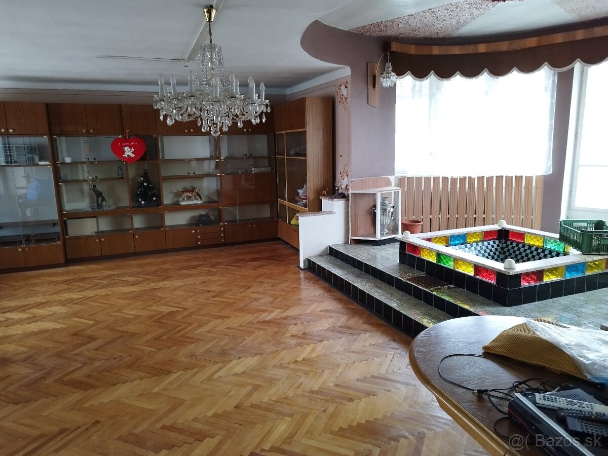 Dom na bývanie a budovy na podnikanie v Lučenci - Opatová - 7