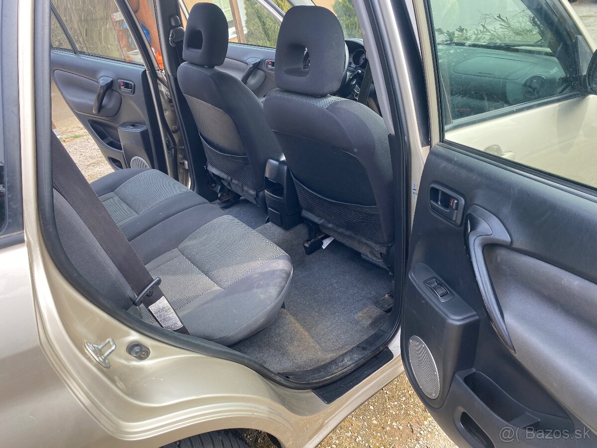 Predám Toyota Rav4 4x4 - 7