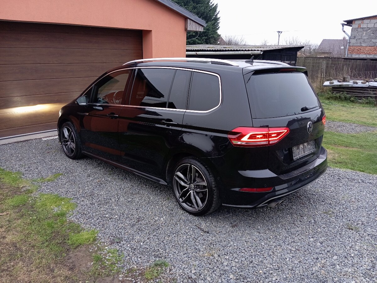VW Touran R-Line, 7 místný DSG - 7