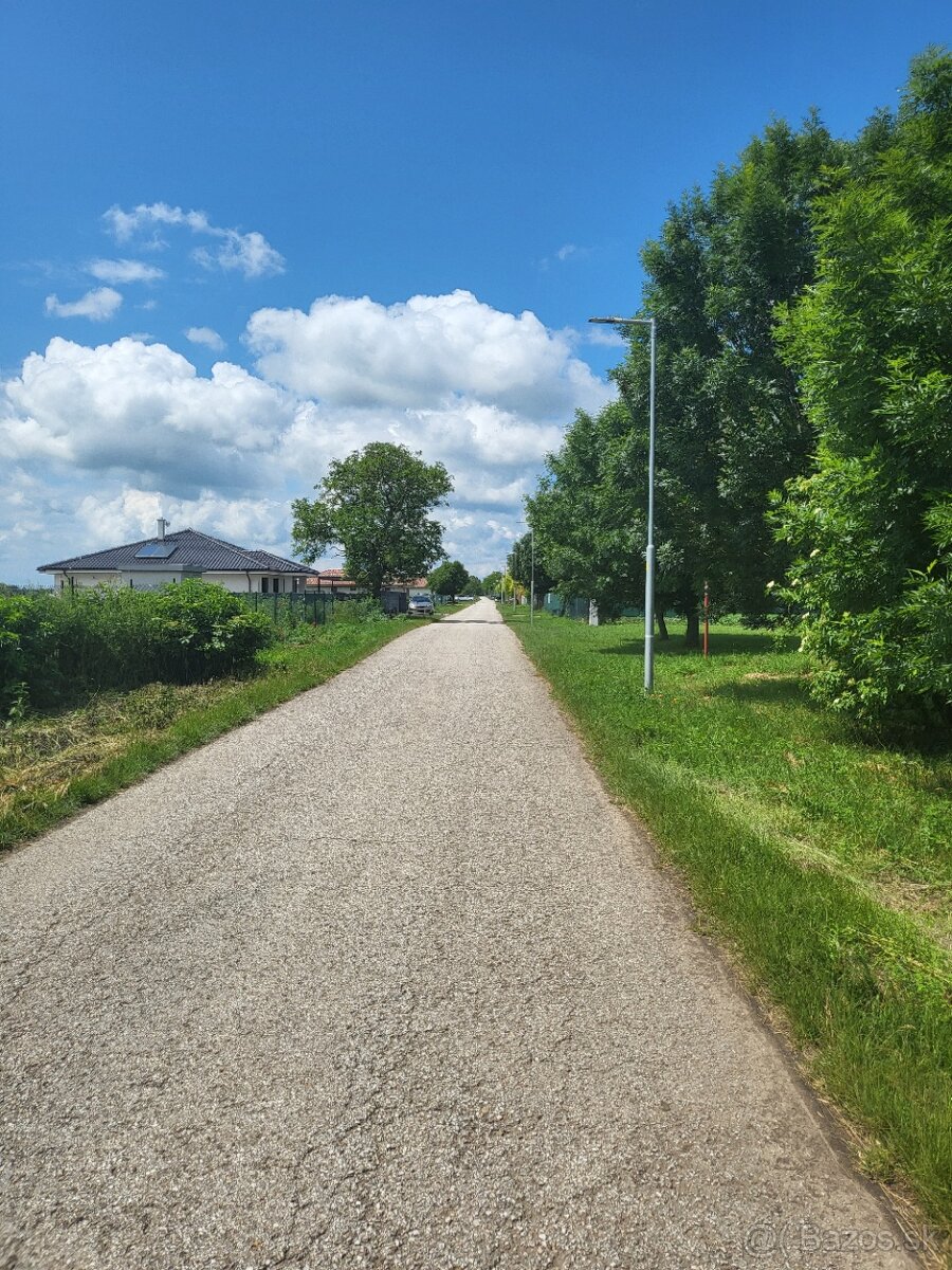 Predám pozemky 2x751m2 a 1x752m2 - 7