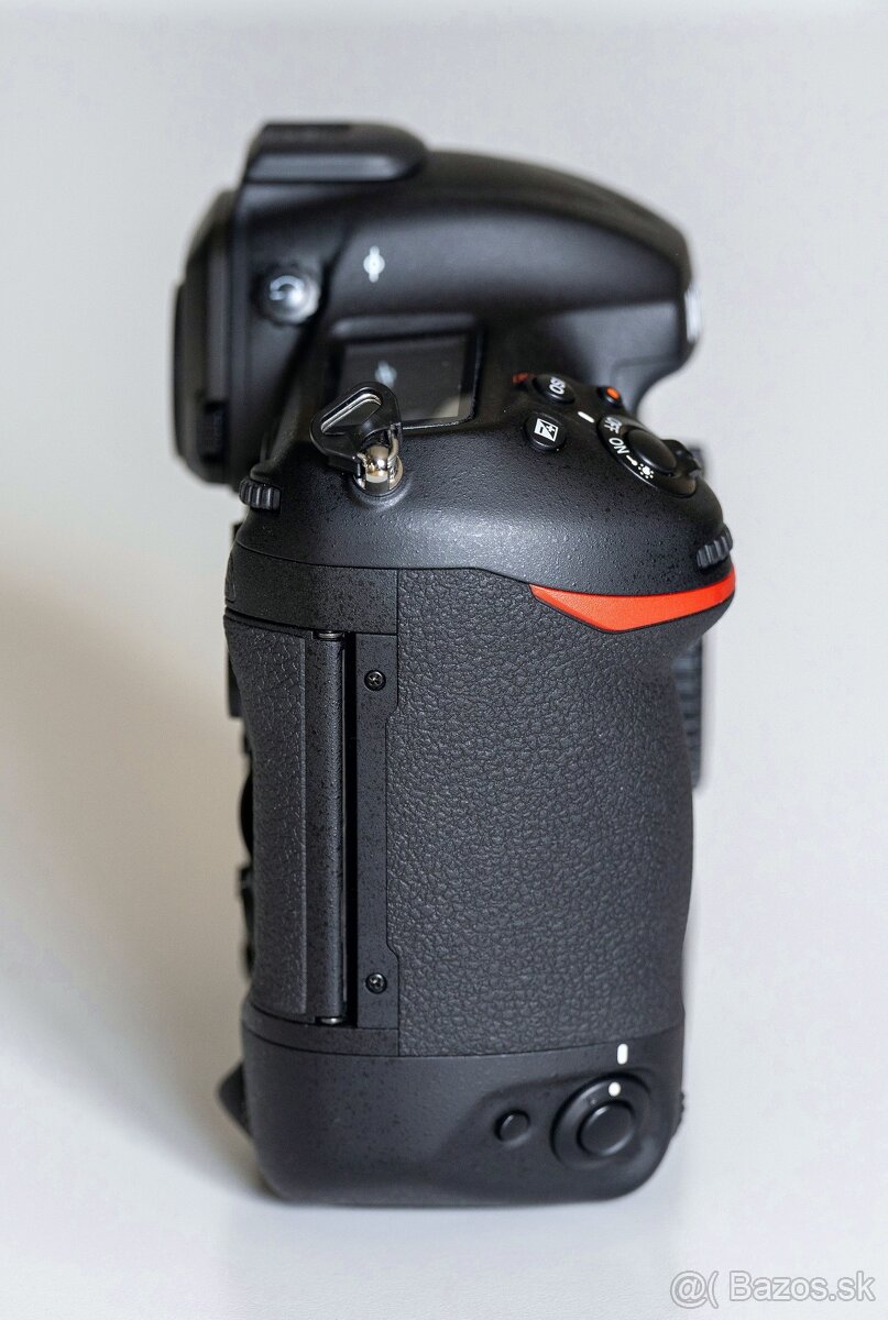 NIKON D5 + bohaté příslušenství - 7