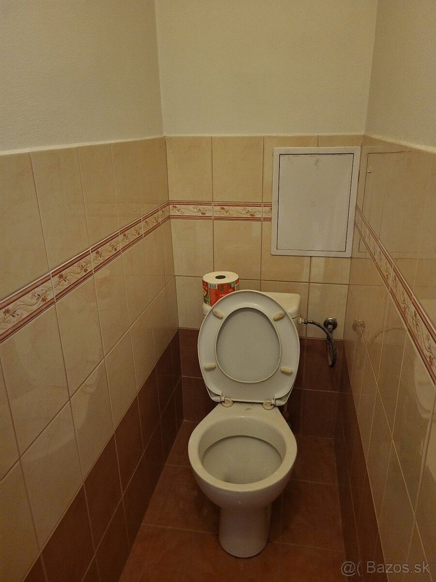 Výborný byt aj s výťahom na námestí vo Valaskej za dobrú cen - 7