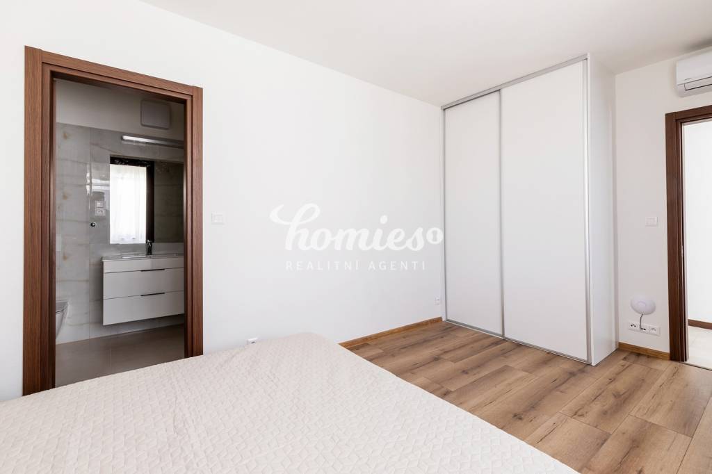 PRENÁJOM 3 izbový luxusný byt v úplnom v centre Nitry s park - 7