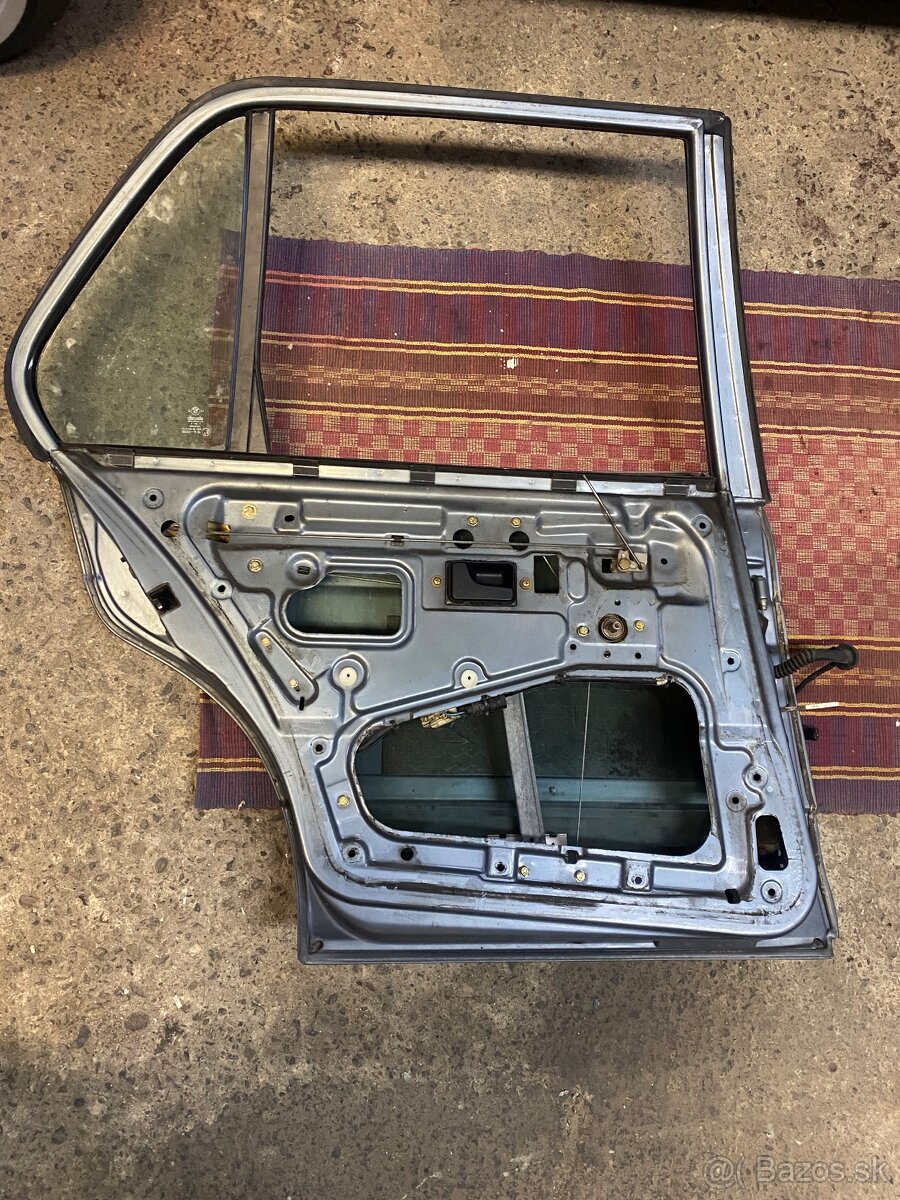 Zadné ľavé dvere bmw e30 - 7
