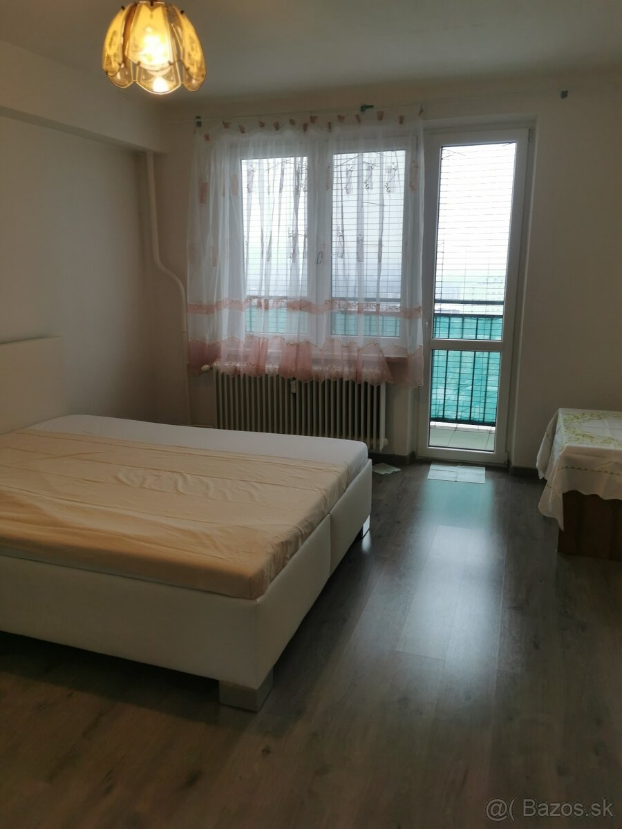 Južná trieda - veľký 3 izbový byt na predaj - 7