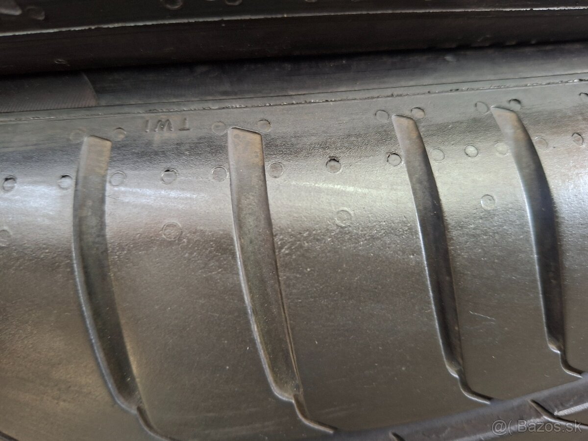235/55R18 Pirelli dot 24 - 7