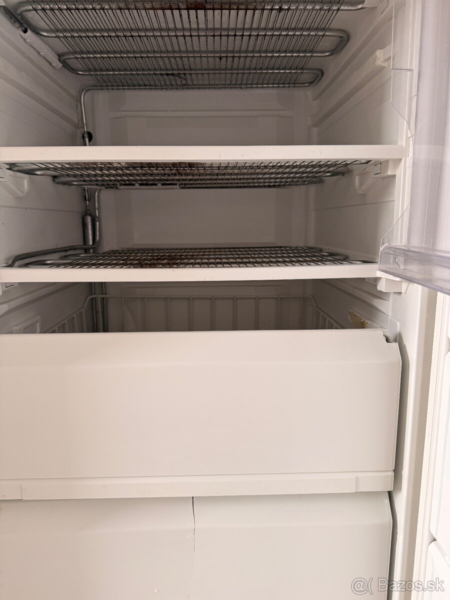 Predám staršiu funkčnú mrazničku - 7