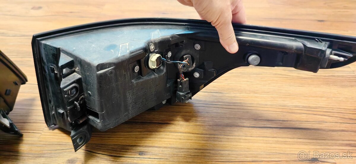 zadne svetlá na Land Rover - 7