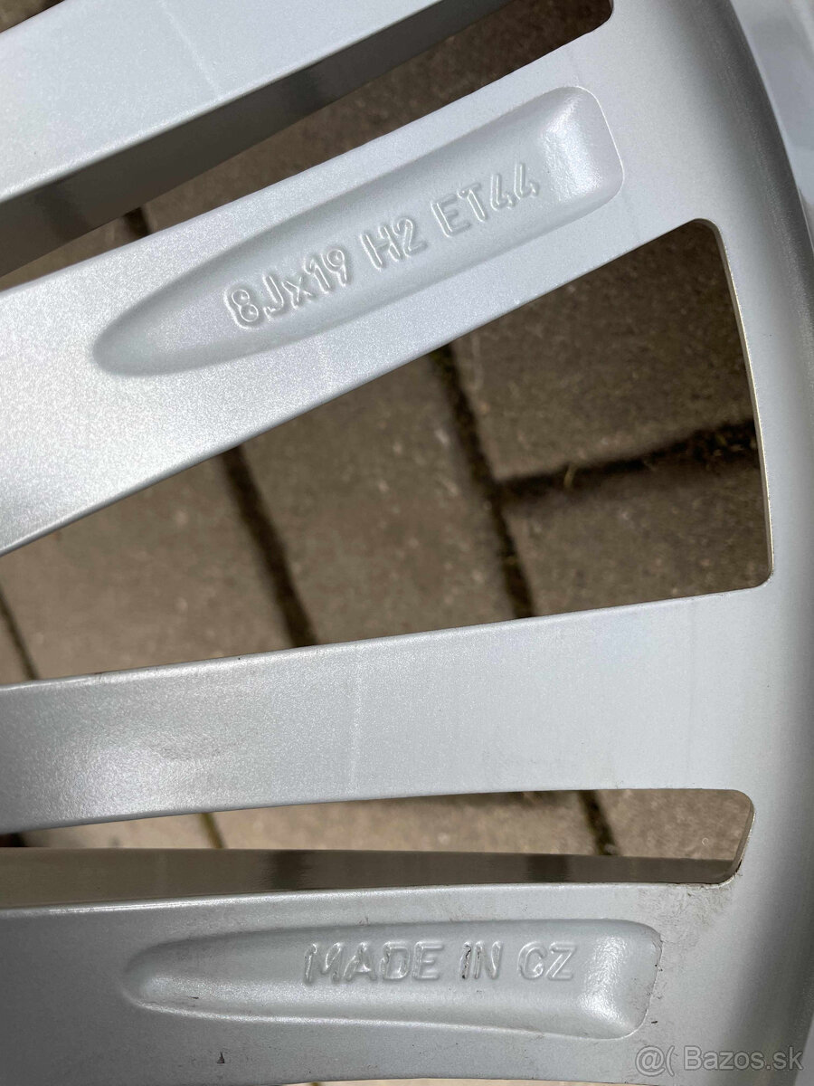 CONOPUS2 Nový model orig.skoda Superb3V 5x112 8j x19 ET - 7