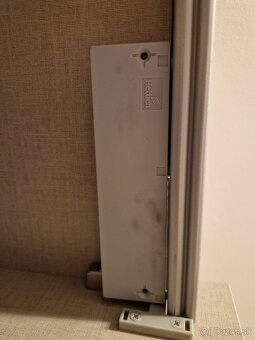 Priestranná šatníkova skriňa - 4 dielna - 7