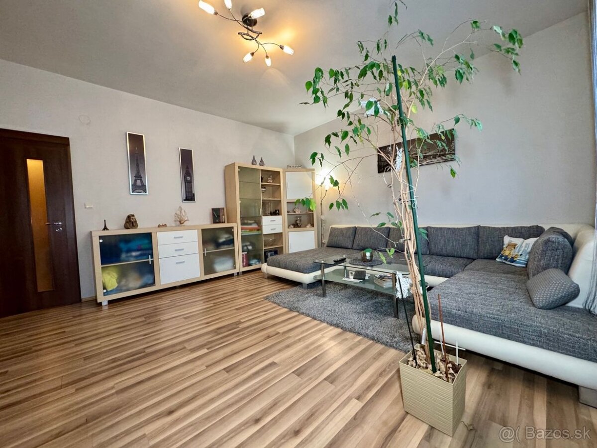 Väčší 3 izbový byt v skvelej lokalite na predaj, R.Dúbravca - 7