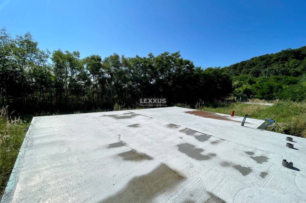 | stavebný pozemok,staveb.povolenie,BA III.,Nová Koziarka 52 - 7