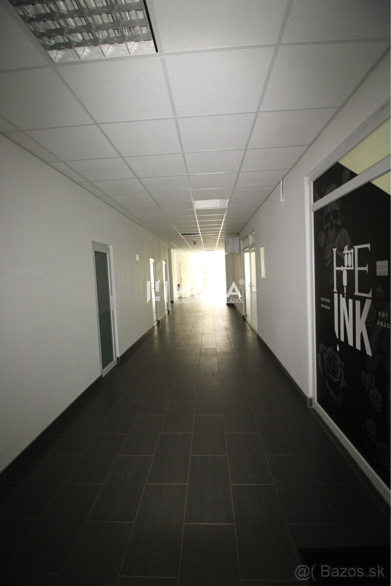 NA PRENÁJOM kancelária na námestí v "Dome obuvi" v meste H - 7