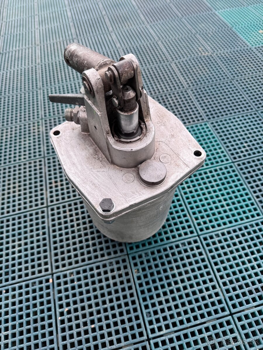 Ručná hydraulická pumpa vyklápacia vlečka - 7