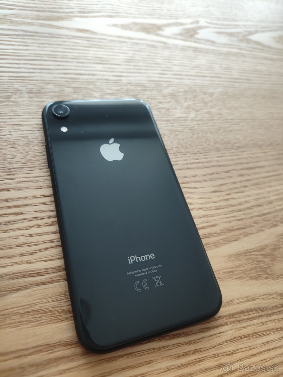 iPhone XR black - super stav + v záruke - 7