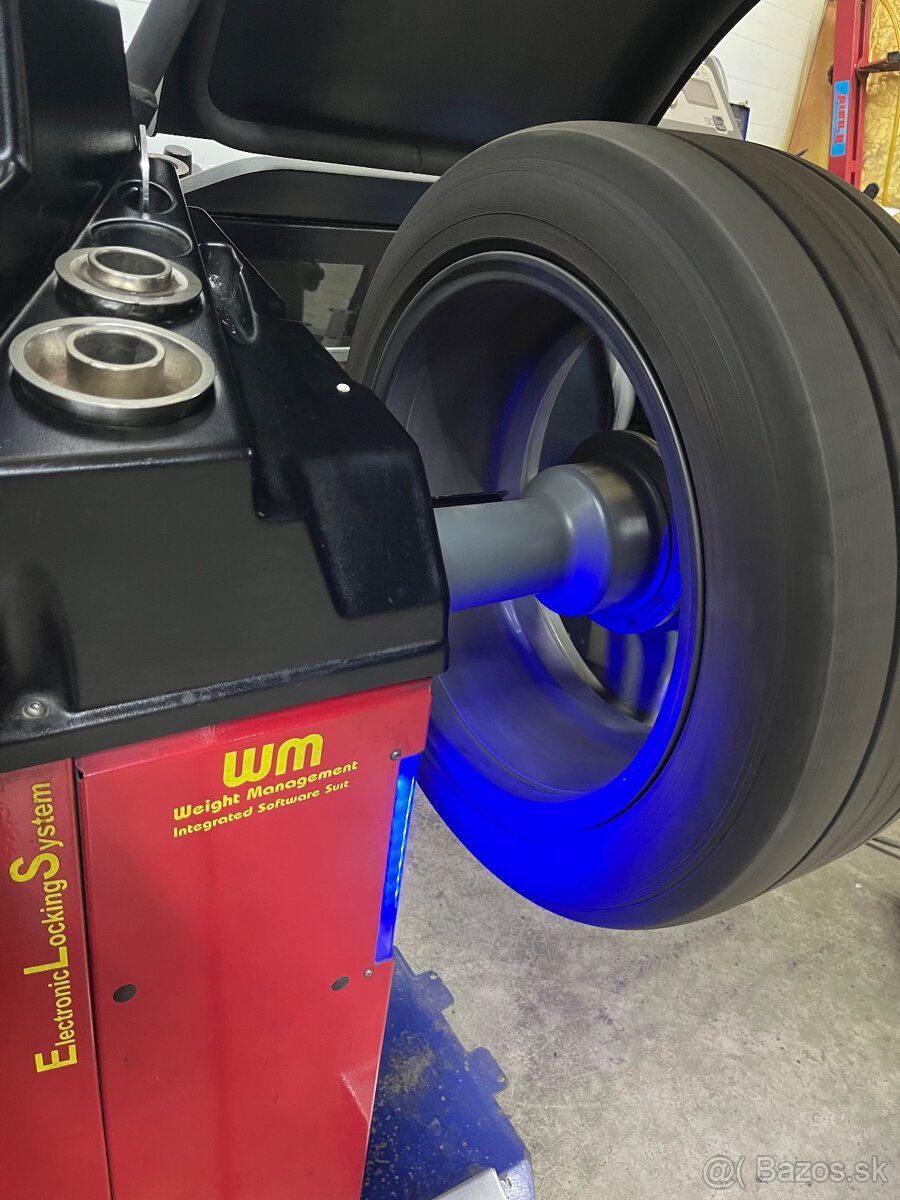 Vyvažovačka CORGHI EM 8470 Blue Light ELS - 7