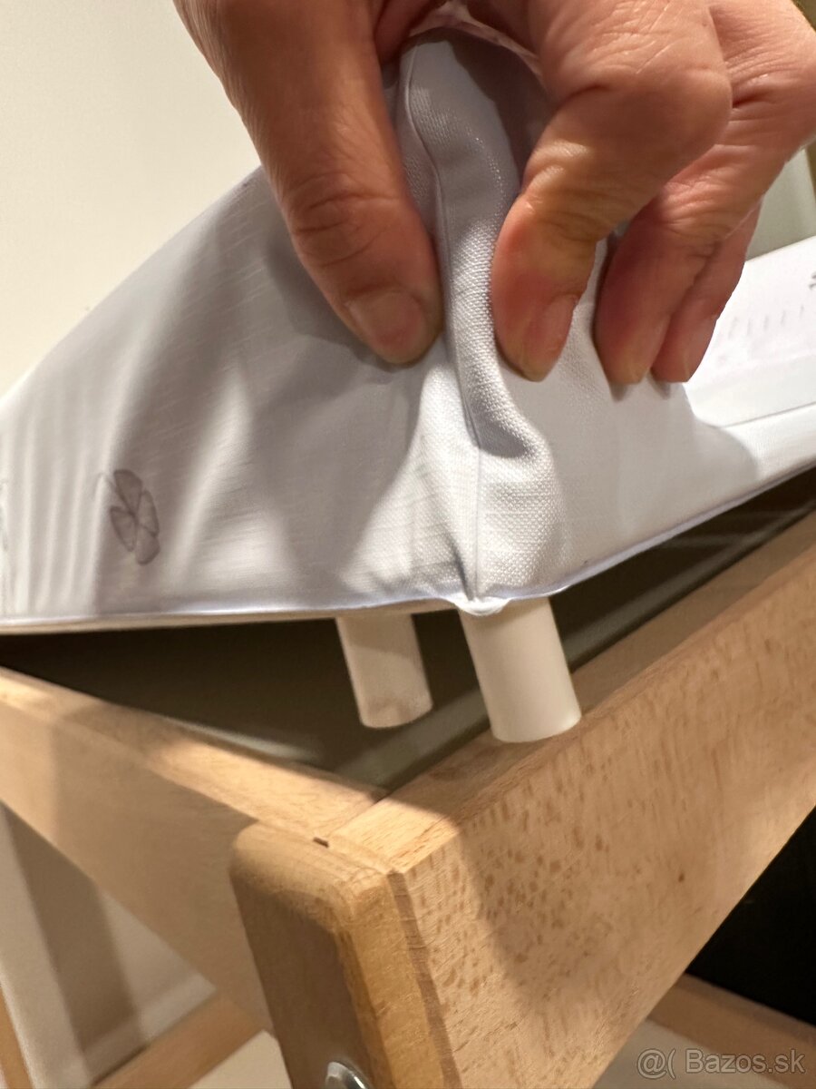 Pult IKEA s príslušenstvom a darčeky k tomu - 7