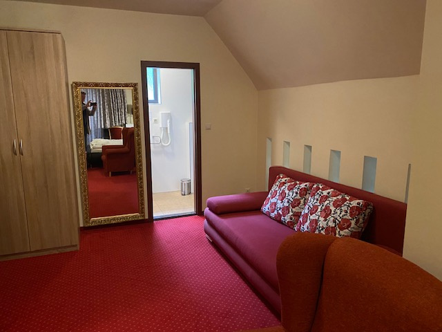 Predám ( prenajmem ) hotel medzi BB a ZV - 7