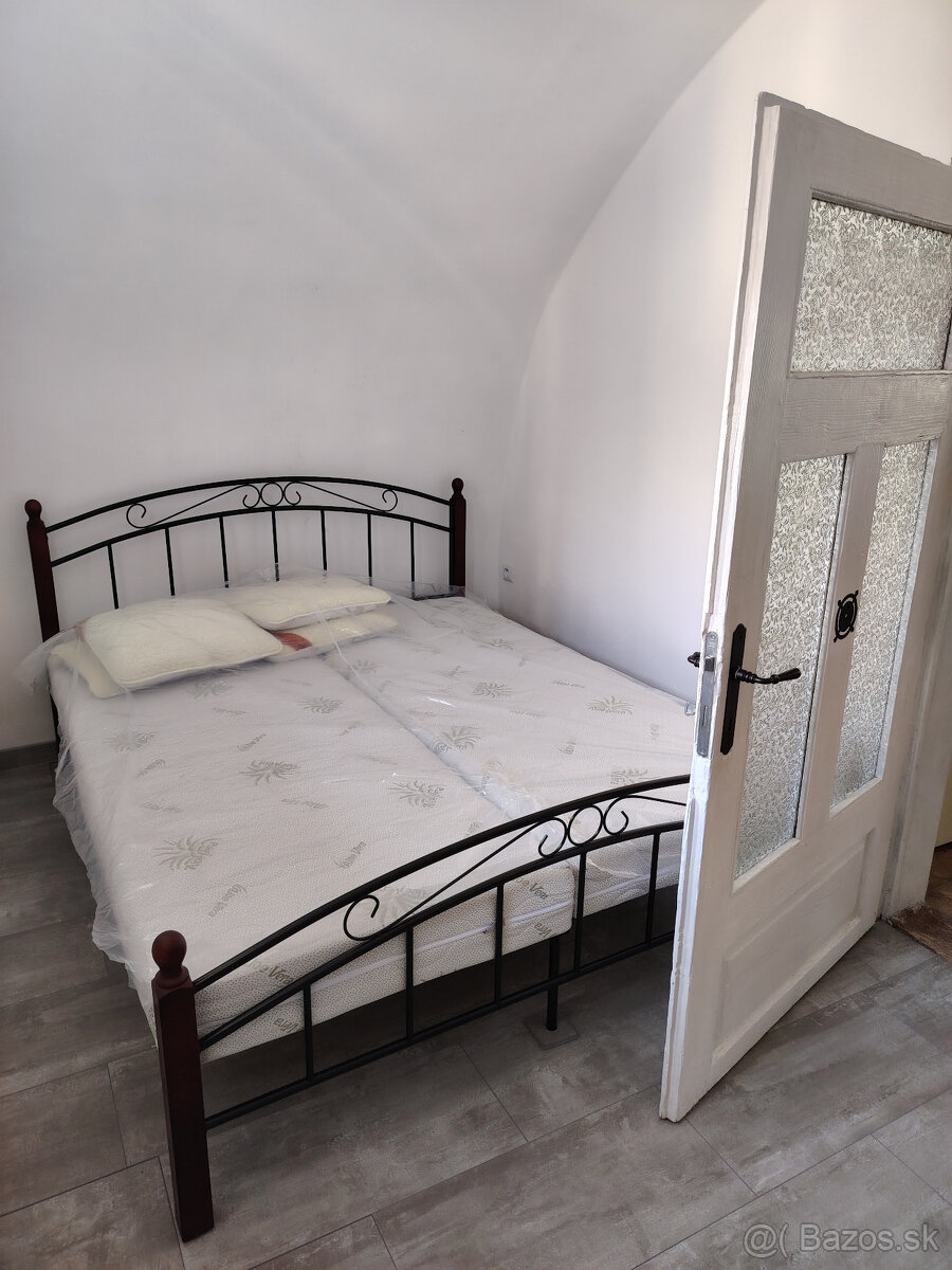 Dlhodobý prenájom rodinného domu v tichej a príjemnej lokali - 7