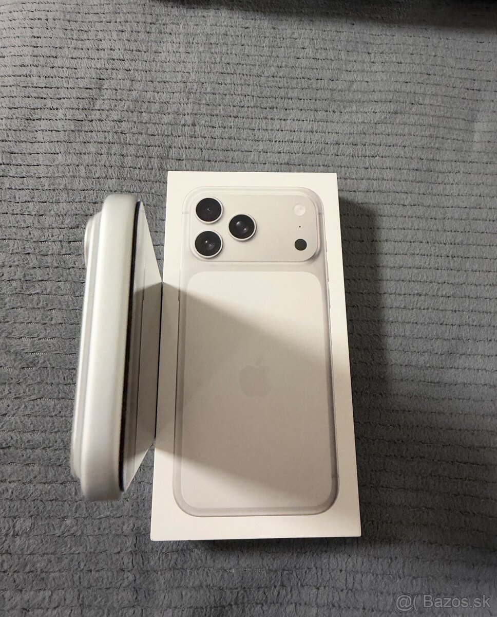 Apple iPhone 17 Pro Max 256 GB Strieborný - 7