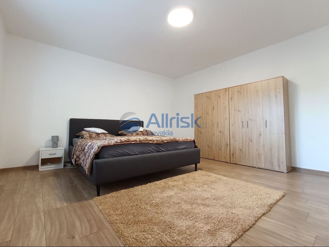 NOVÁ CENA Predaj domu s dvomi bytovými jednotkami na Chrenov - 7