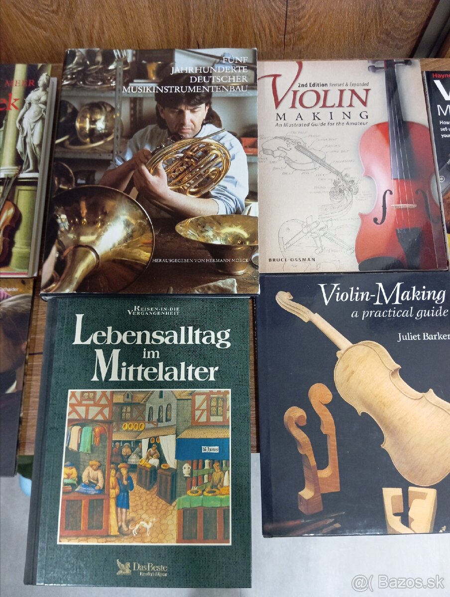 Knihy, husle a nástroje. - 7
