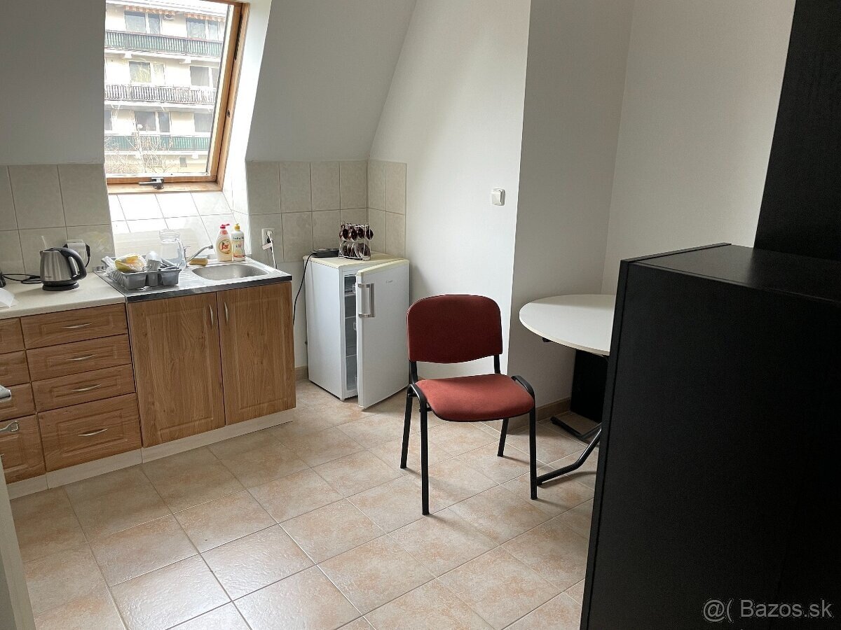 Predám Polyfunkčný dom v Komárne - 7