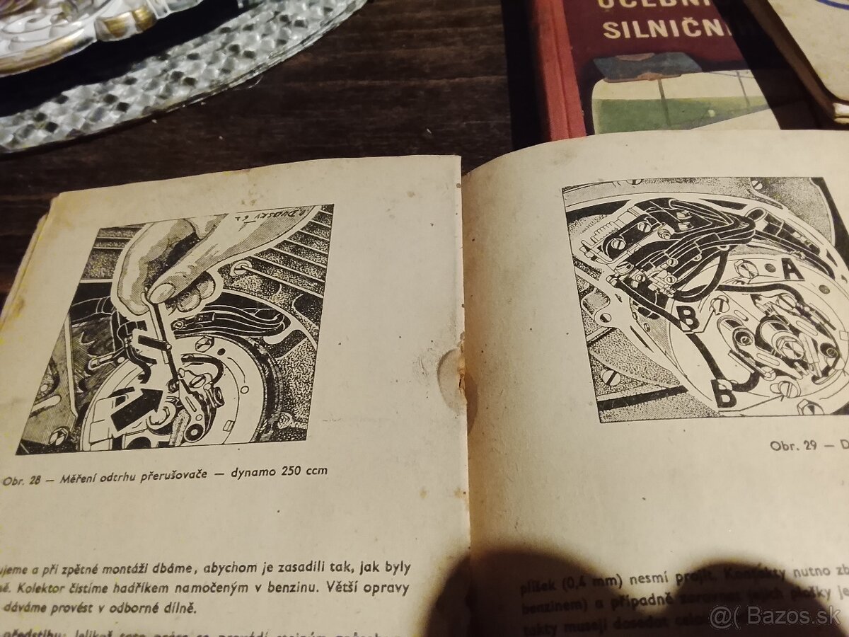 kniha, brožúra a legitimácia - 7