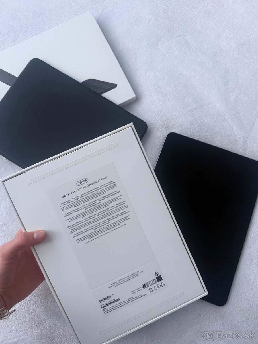 iPad Pro 11" (4. generácia) s kapacitou 256 GB . - 7