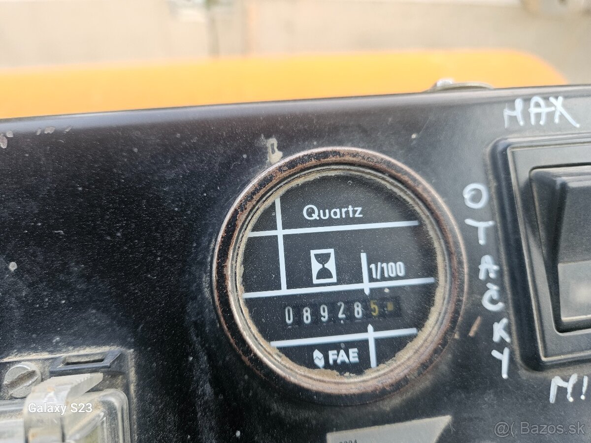 Predám vibračny válec Ammann sc 150 - 7