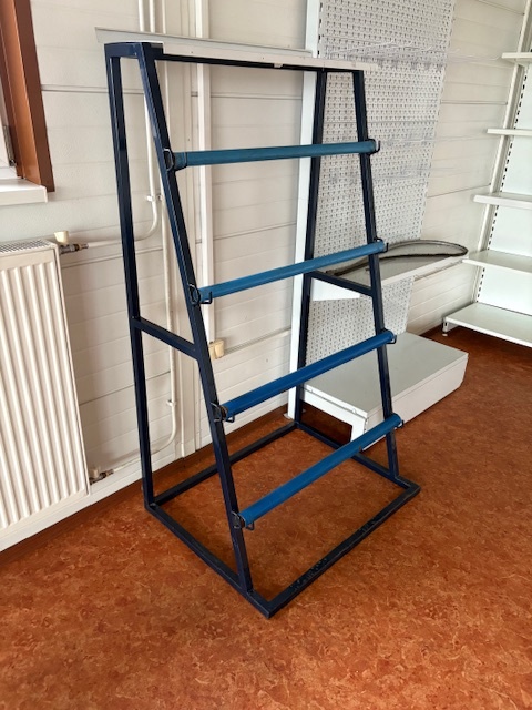 Regále a pulty do predajne na predaj - 7