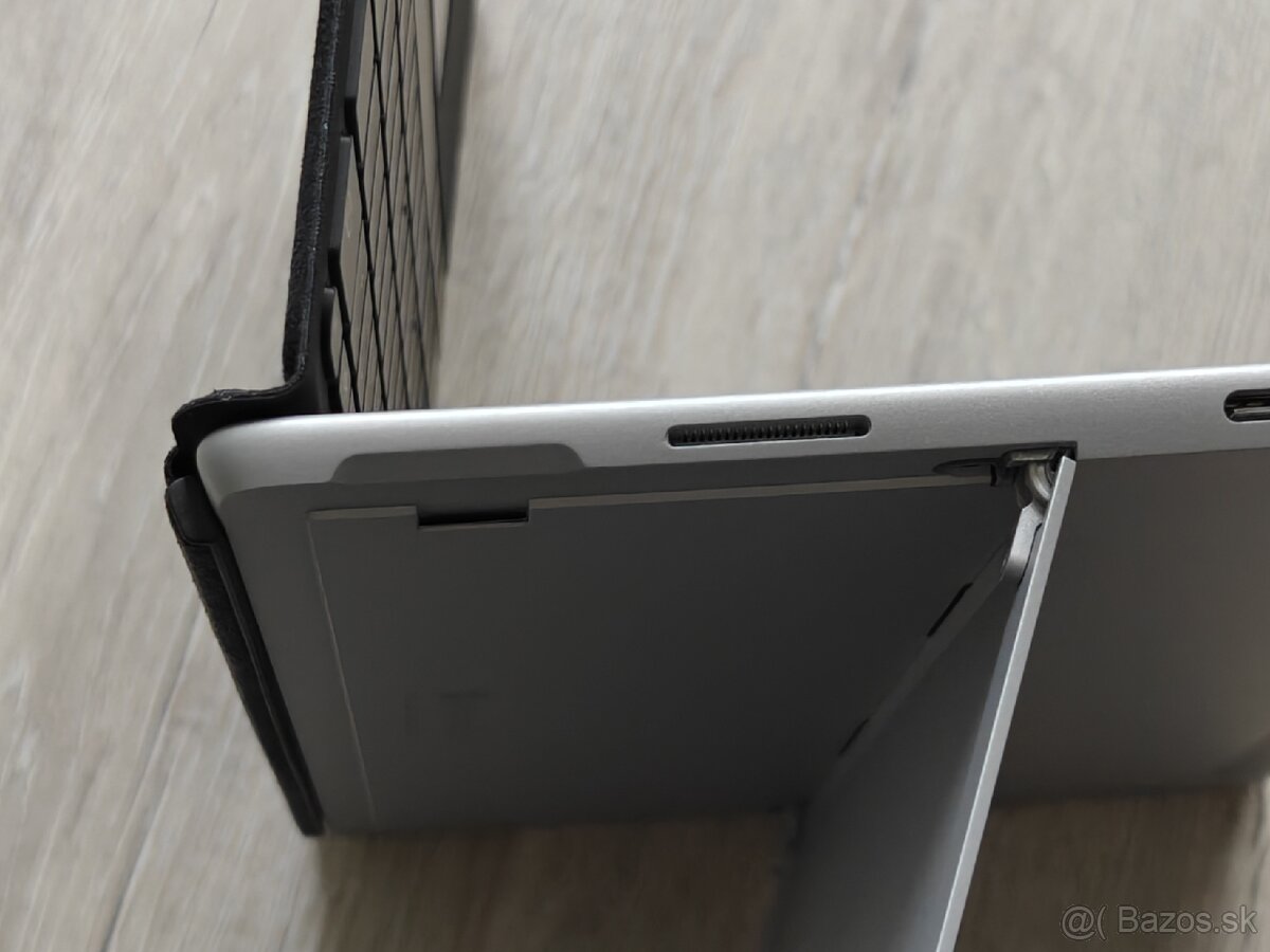 Predám notebook Microsoft Surface GO 3 - 7